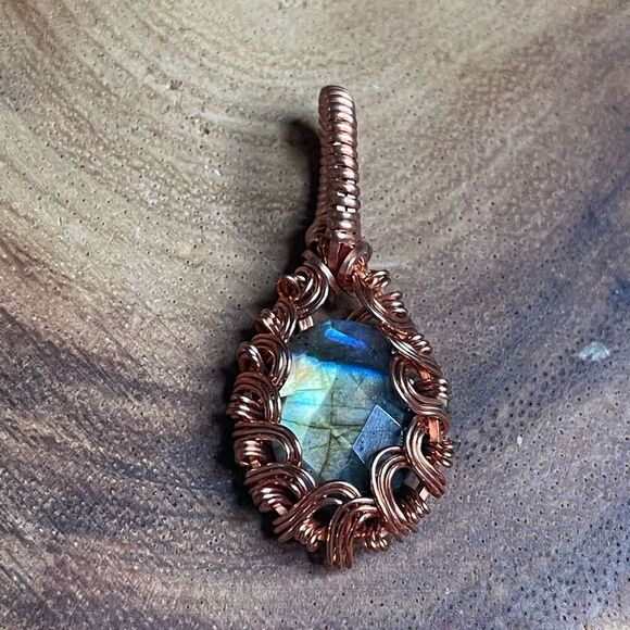 Hand crafted labradorite flashy reversible pendant wire wrapping Crystal healing - Picture 2 of 4